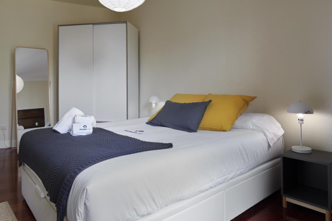 Zinema - Basque Stay Сан-Себастьян Экстерьер фото